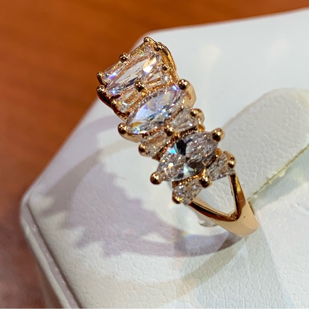 18k yellow gold-plated on base metal Marquise Cut Gemstone ring size 8 - Picture 9 of 10